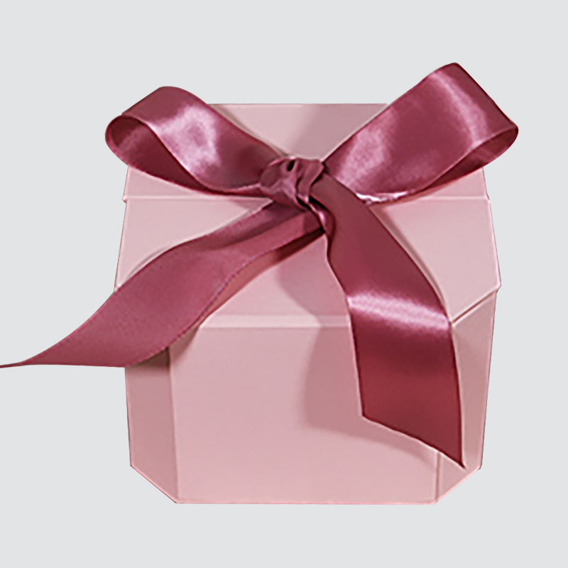 Różowa słodka kokarda Pudełko w kształcie klapy Świeca Filiżanka Czekolady Wykwintne pudełko